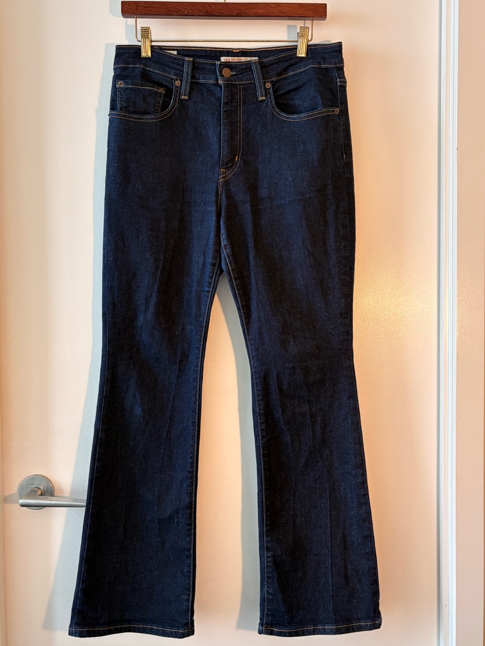 Levi’s 725 High Rise Bootcut Jeans – W30 L30